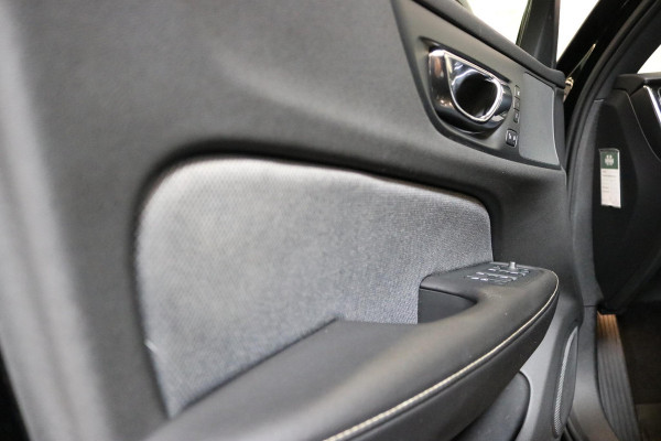 Volvo V60 2.0 T8 Twin Engine AWD R-Design | Adaptive cruise | Trekhaak | Stoelverw. V+A | Carplay | Dodehoek assistentie |
