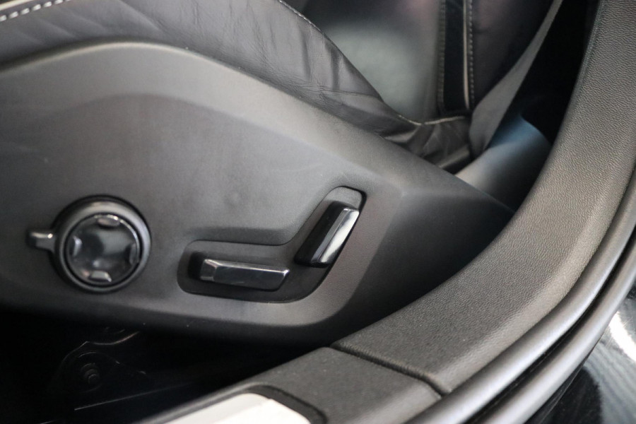 Volvo V60 2.0 T8 Twin Engine AWD R-Design | Adaptive cruise | Trekhaak | Stoelverw. V+A | Carplay | Dodehoek assistentie |