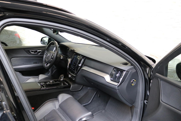 Volvo V60 2.0 T8 Twin Engine AWD R-Design | Adaptive cruise | Trekhaak | Stoelverw. V+A | Carplay | Dodehoek assistentie |