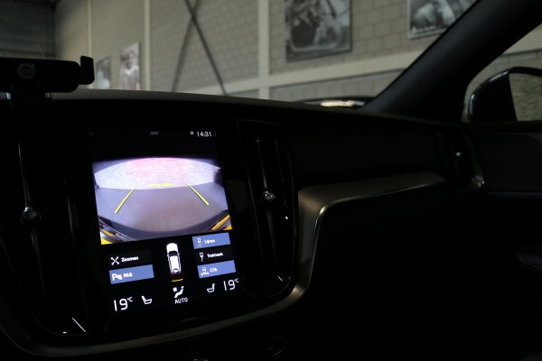 Volvo V60 2.0 T8 Twin Engine AWD R-Design | Adaptive cruise | Trekhaak | Stoelverw. V+A | Carplay | Dodehoek assistentie |
