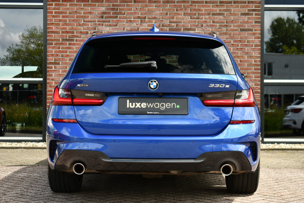 BMW 3 Serie Touring 330e xDrive M-Sport Pano Trekh El-zetels HUD Laser 19inch Adp-onderstel