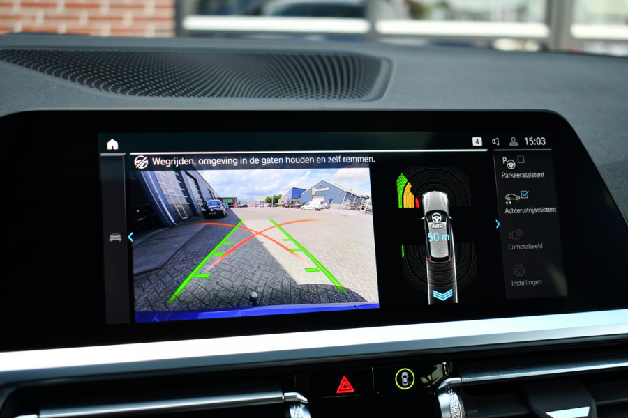 BMW 3 Serie Touring 330e xDrive M-Sport Pano Trekh El-zetels HUD Laser 19inch Adp-onderstel