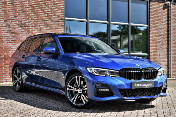 BMW 3 Serie Touring 330e xDrive M-Sport Pano Trekh El-zetels HUD Laser 19inch Adp-onderstel