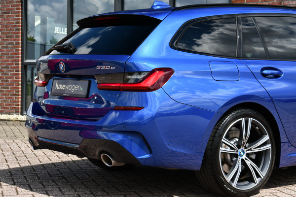 BMW 3 Serie Touring 330e xDrive M-Sport Pano Trekh El-zetels HUD Laser 19inch Adp-onderstel