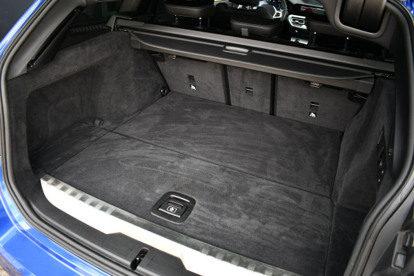 BMW 3 Serie Touring 330e xDrive M-Sport Pano Trekh El-zetels HUD Laser 19inch Adp-onderstel