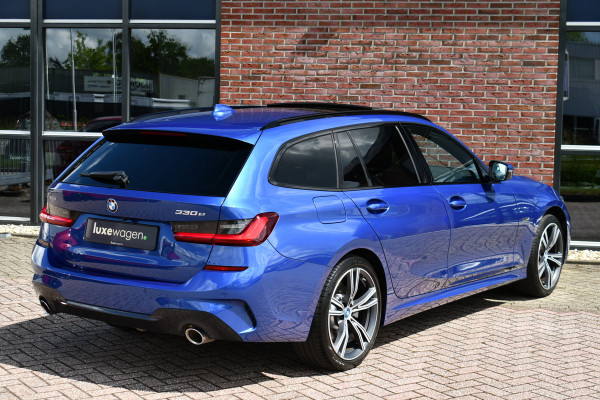 BMW 3 Serie Touring 330e xDrive M-Sport Pano Trekh El-zetels HUD Laser 19inch Adp-onderstel