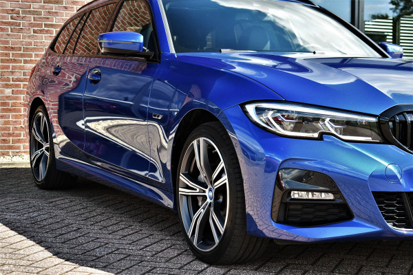 BMW 3 Serie Touring 330e xDrive M-Sport Pano Trekh El-zetels HUD Laser 19inch Adp-onderstel