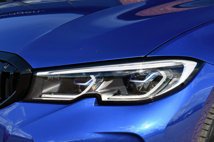 BMW 3 Serie Touring 330e xDrive M-Sport Pano Trekh El-zetels HUD Laser 19inch Adp-onderstel