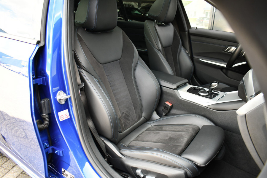 BMW 3 Serie Touring 330e xDrive M-Sport Pano Trekh El-zetels HUD Laser 19inch Adp-onderstel