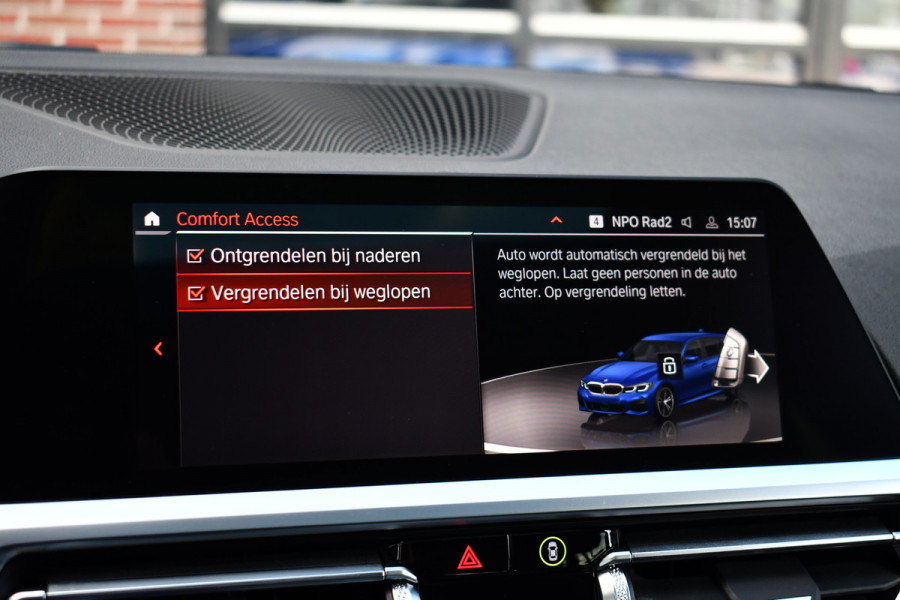 BMW 3 Serie Touring 330e xDrive M-Sport Pano Trekh El-zetels HUD Laser 19inch Adp-onderstel