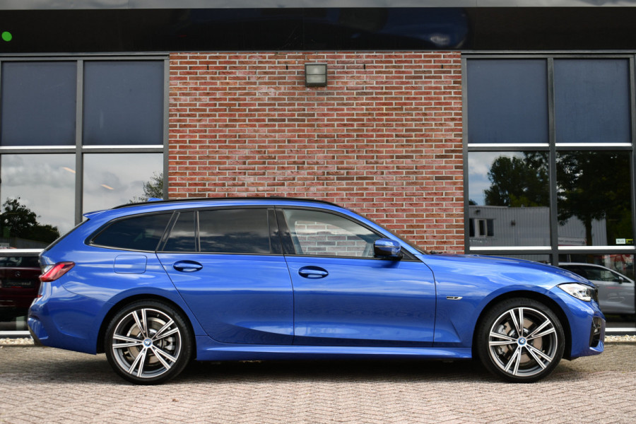 BMW 3 Serie Touring 330e xDrive M-Sport Pano Trekh El-zetels HUD Laser 19inch Adp-onderstel