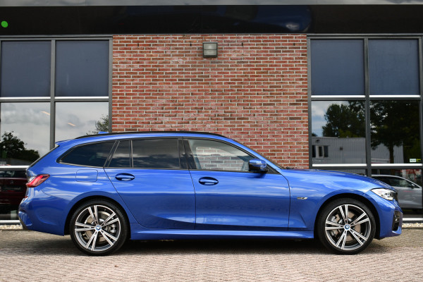 BMW 3 Serie Touring 330e xDrive M-Sport Pano Trekh El-zetels HUD Laser 19inch Adp-onderstel