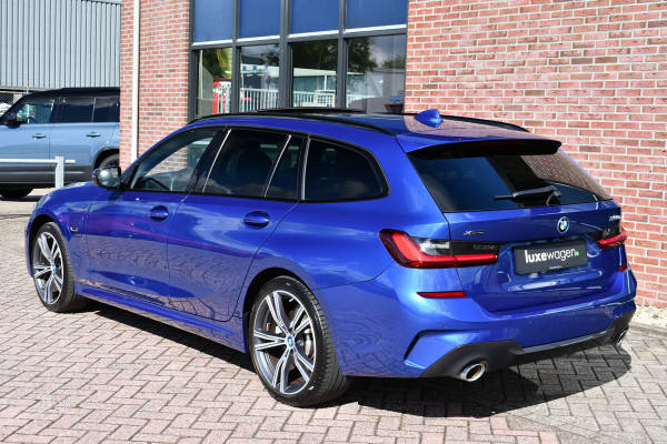 BMW 3 Serie Touring 330e xDrive M-Sport Pano Trekh El-zetels HUD Laser 19inch Adp-onderstel