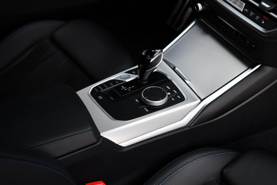 BMW 3 Serie Touring 330e xDrive M-Sport Pano Trekh El-zetels HUD Laser 19inch Adp-onderstel