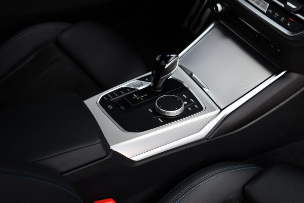 BMW 3 Serie Touring 330e xDrive M-Sport Pano Trekh El-zetels HUD Laser 19inch Adp-onderstel