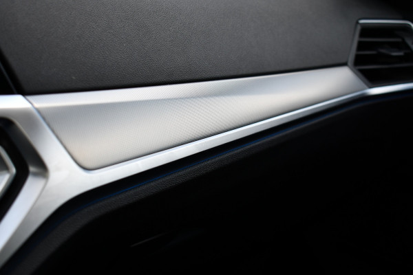 BMW 3 Serie Touring 330e xDrive M-Sport Pano Trekh El-zetels HUD Laser 19inch Adp-onderstel