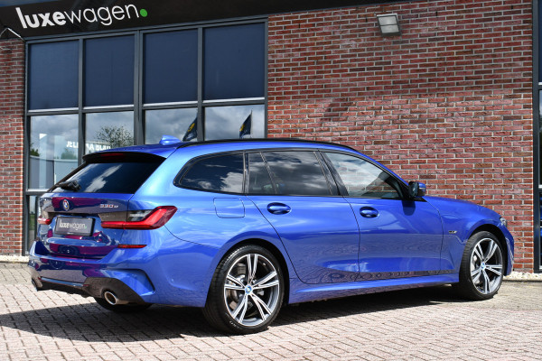 BMW 3 Serie Touring 330e xDrive M-Sport Pano Trekh El-zetels HUD Laser 19inch Adp-onderstel