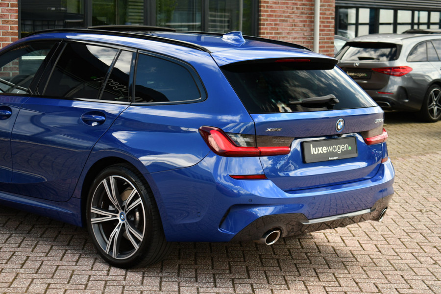 BMW 3 Serie Touring 330e xDrive M-Sport Pano Trekh El-zetels HUD Laser 19inch Adp-onderstel