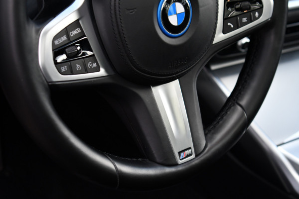 BMW 3 Serie Touring 330e xDrive M-Sport Pano Trekh El-zetels HUD Laser 19inch Adp-onderstel