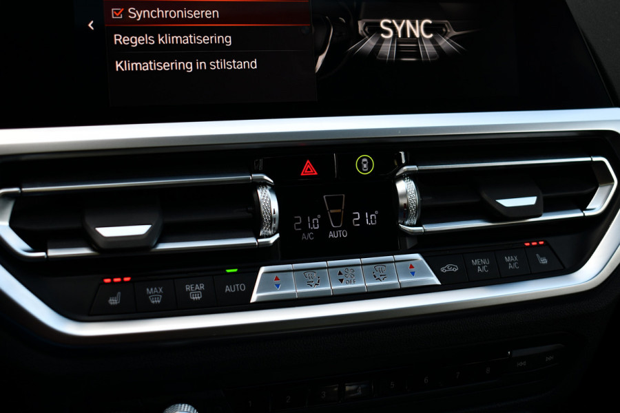 BMW 3 Serie Touring 330e xDrive M-Sport Pano Trekh El-zetels HUD Laser 19inch Adp-onderstel