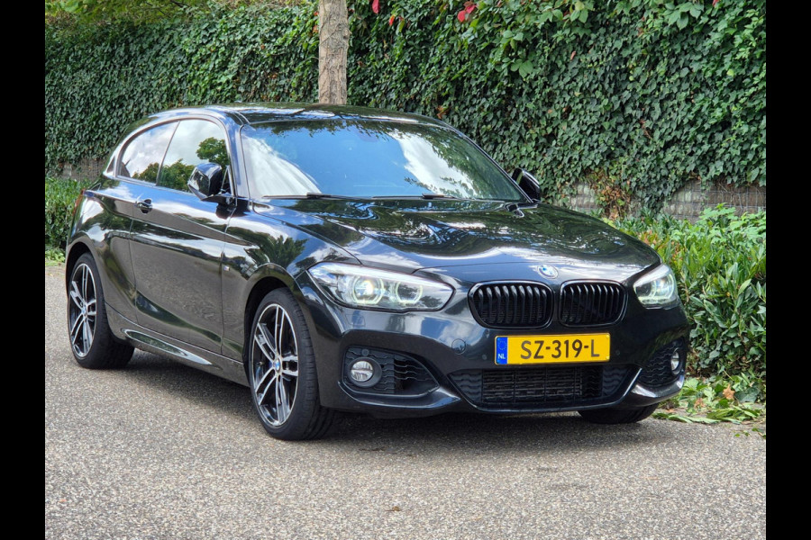 BMW 1-serie M Sport Edition H&K Apple CarPlay LM NAP Keyless Adaptieve LED 118i Edition Sport Line Shadow High Executive