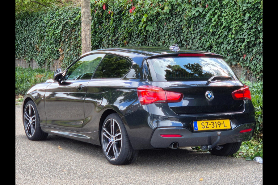 BMW 1-serie M Sport Edition H&K Apple CarPlay LM NAP Keyless Adaptieve LED 118i Edition Sport Line Shadow High Executive
