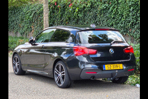 BMW 1-serie M Sport Edition H&K Apple CarPlay LM NAP Keyless Adaptieve LED 118i Edition Sport Line Shadow High Executive