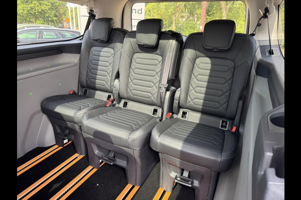 Ford Tourneo Custom 340 2.5 PHEV L2H1 Titanium X 233pk ZUID | 16-weg elek. AGR-stoel | Handsfree elek. dubbele zijschuifdeuren | Panoramadak | 15 B&O speaker | Inklapbare trekhaak | Verwarmbaar stuurwiel | Verwarmbare en elek. verstelbare stoelen tweede zitrij | Draadloos opladen | Prijs ex. BTW incl. BPM |  Prijs Incl. BTW en BPM 70.400