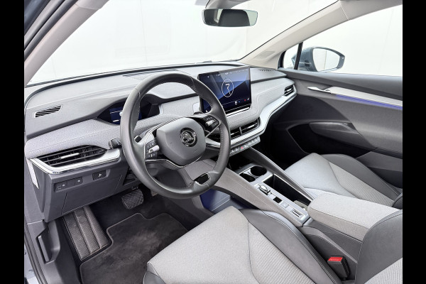 Škoda ENYAQ iV 80 Trekhaak SOH 95% Warmtepomp Adap.Cruise 3-Zone Ecc 360°Camera Stuur+Stoelverwarming Navi Ecc Pdc Draadloze telefoonlader Keyless Privacy Glas Lmv Led Apple Carplay Android Auto DAB P-Assist Dodehoek detectie File Asist 1.000KG Trekgewicht Origineel Nederlandse Auto