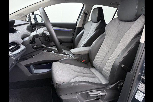 Škoda ENYAQ iV 80 Trekhaak SOH 95% Warmtepomp Adap.Cruise 3-Zone Ecc 360°Camera Stuur+Stoelverwarming Navi Ecc Pdc Draadloze telefoonlader Keyless Privacy Glas Lmv Led Apple Carplay Android Auto DAB P-Assist Dodehoek detectie File Asist 1.000KG Trekgewicht Origineel Nederlandse Auto