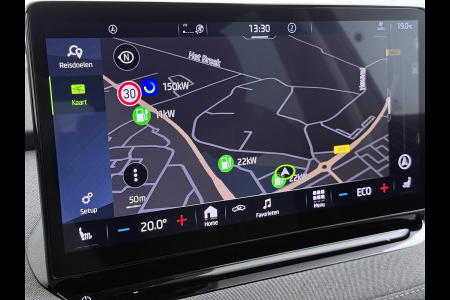 Škoda ENYAQ iV 80 Trekhaak SOH 95% Warmtepomp Adap.Cruise 3-Zone Ecc 360°Camera Stuur+Stoelverwarming Navi Ecc Pdc Draadloze telefoonlader Keyless Privacy Glas Lmv Led Apple Carplay Android Auto DAB P-Assist Dodehoek detectie File Asist 1.000KG Trekgewicht Origineel Nederlandse Auto
