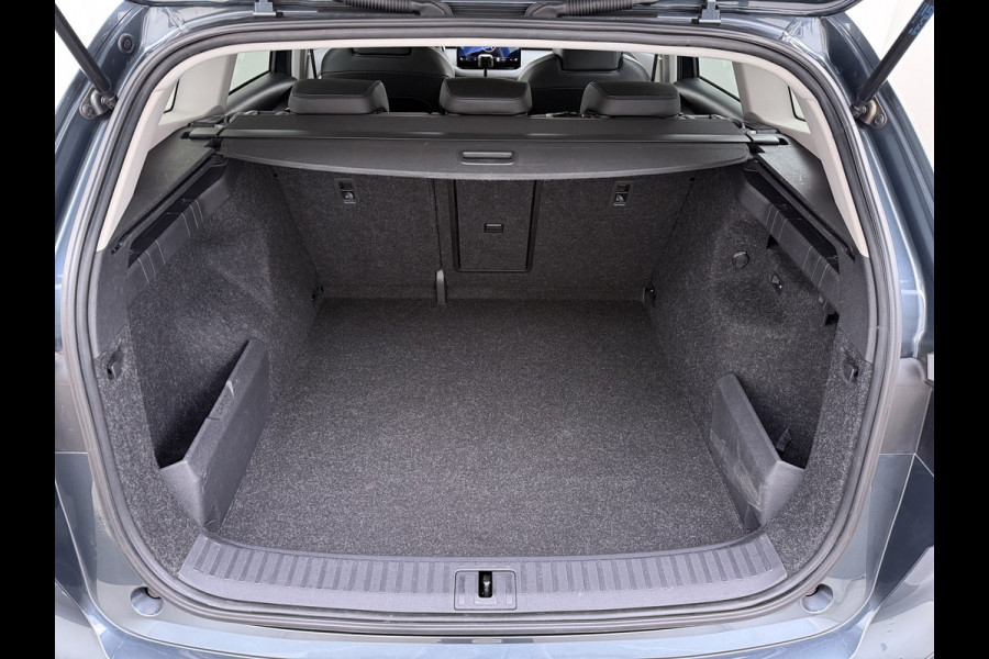 Škoda ENYAQ iV 80 Trekhaak SOH 95% Warmtepomp Adap.Cruise 3-Zone Ecc 360°Camera Stuur+Stoelverwarming Navi Ecc Pdc Draadloze telefoonlader Keyless Privacy Glas Lmv Led Apple Carplay Android Auto DAB P-Assist Dodehoek detectie File Asist 1.000KG Trekgewicht Origineel Nederlandse Auto