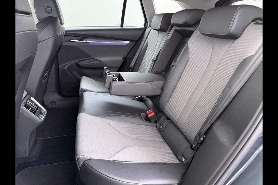 Škoda ENYAQ iV 80 Trekhaak SOH 95% Warmtepomp Adap.Cruise 3-Zone Ecc 360°Camera Stuur+Stoelverwarming Navi Ecc Pdc Draadloze telefoonlader Keyless Privacy Glas Lmv Led Apple Carplay Android Auto DAB P-Assist Dodehoek detectie File Asist 1.000KG Trekgewicht Origineel Nederlandse Auto