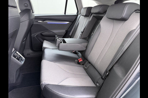 Škoda ENYAQ iV 80 Trekhaak SOH 95% Warmtepomp Adap.Cruise 3-Zone Ecc 360°Camera Stuur+Stoelverwarming Navi Ecc Pdc Draadloze telefoonlader Keyless Privacy Glas Lmv Led Apple Carplay Android Auto DAB P-Assist Dodehoek detectie File Asist 1.000KG Trekgewicht Origineel Nederlandse Auto