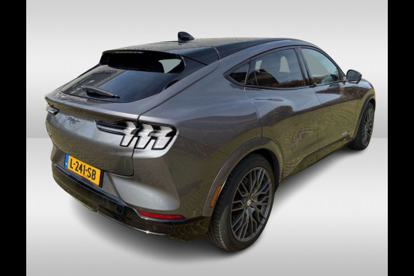 Ford Mustang Mach-E Extended First Edition AWD 98 kWh / Panoramadak / Camera / Leder / 19'' / B&O / Keyless / DAB / Dodehoek / ACC / Navigatie / Sfeerverlichting / Stoelverwarming