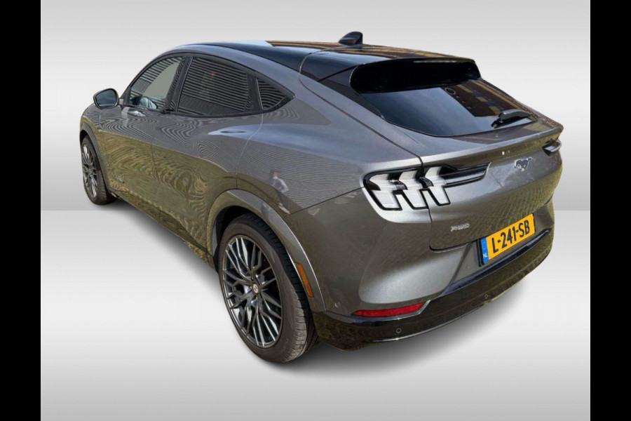 Ford Mustang Mach-E Extended First Edition AWD 98 kWh / Panoramadak / Camera / Leder / 19'' / B&O / Keyless / DAB / Dodehoek / ACC / Navigatie / Sfeerverlichting / Stoelverwarming