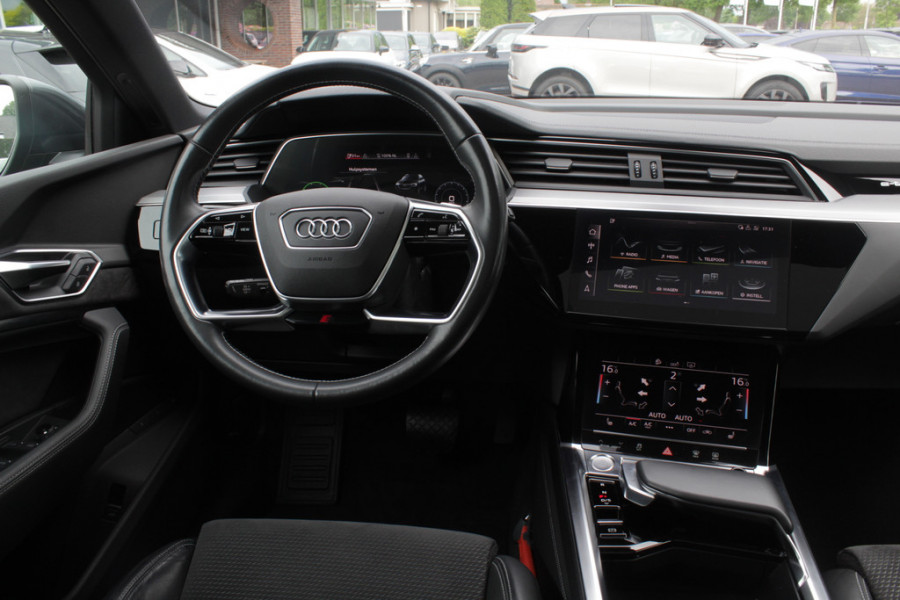 Audi e-tron 50 quattro S edition 71 kWh / SoH 91,5% / Panoramadak / Camera / Head-up / B&O / Luchtvering / 20'' / Matrix LED / CarPlay / Stoelverwarming / DAB / ACC