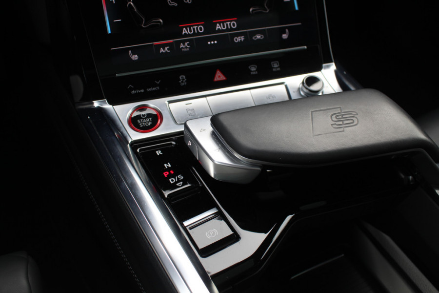 Audi e-tron 50 quattro S edition 71 kWh / SoH 91,5% / Panoramadak / Camera / Head-up / B&O / Luchtvering / 20'' / Matrix LED / CarPlay / Stoelverwarming / DAB / ACC