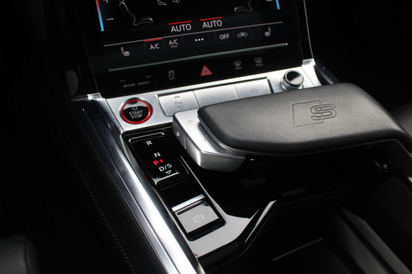 Audi e-tron 50 quattro S edition 71 kWh / SoH 91,5% / Panoramadak / Camera / Head-up / B&O / Luchtvering / 20'' / Matrix LED / CarPlay / Stoelverwarming / DAB / ACC