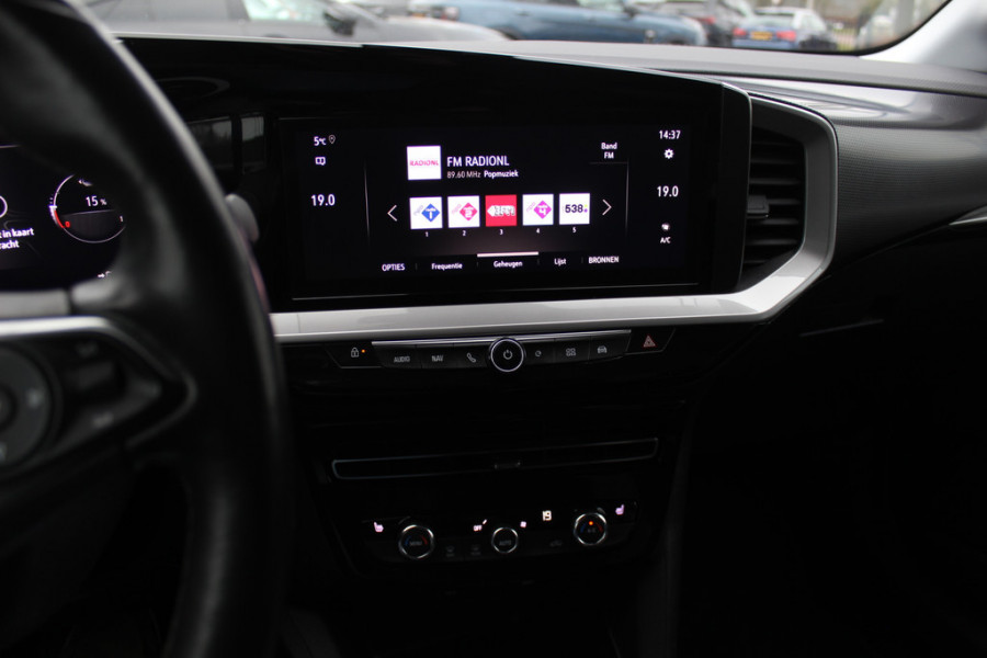 Opel Mokka Electric Level 5 50 kWh / Camera / CarPlay / Keyless / Sfeerverlichting / 18'' / Stoel+Stuurverwarming / Dodehoek / DAB / ACC / Warmtepomp