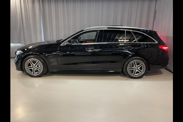 Mercedes-Benz C-Klasse Estate 300 e Star Edition AMG Line 18"/Panoramadak/Trekhaak/Stuur + stoelverwarming/Adaptieve cruise/Dodehoek/Sfeerverlichting premium/Elektrische klep/Apple Carplay & Android Auto