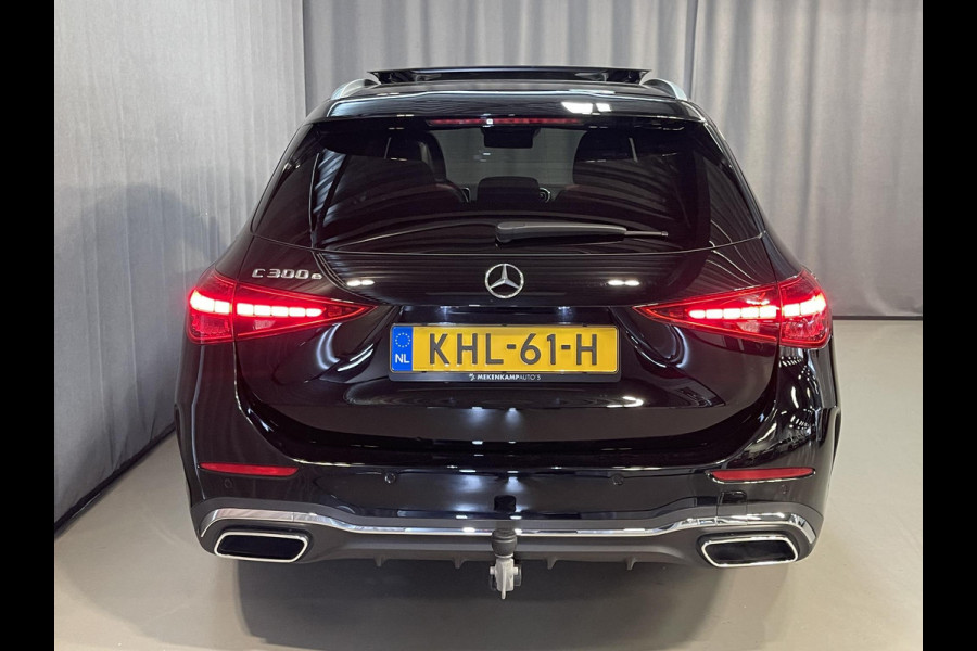 Mercedes-Benz C-Klasse Estate 300 e Star Edition AMG Line 18"/Panoramadak/Trekhaak/Stuur + stoelverwarming/Adaptieve cruise/Dodehoek/Sfeerverlichting premium/Elektrische klep/Apple Carplay & Android Auto