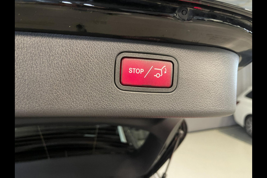 Mercedes-Benz C-Klasse Estate 300 e Star Edition AMG Line 18"/Panoramadak/Trekhaak/Stuur + stoelverwarming/Adaptieve cruise/Dodehoek/Sfeerverlichting premium/Elektrische klep/Apple Carplay & Android Auto