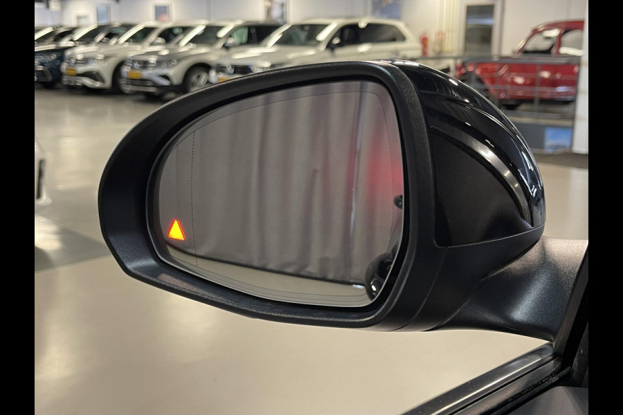 Mercedes-Benz C-Klasse Estate 300 e Star Edition AMG Line 18"/Panoramadak/Trekhaak/Stuur + stoelverwarming/Adaptieve cruise/Dodehoek/Sfeerverlichting premium/Elektrische klep/Apple Carplay & Android Auto