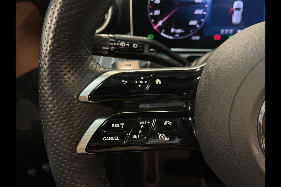 Mercedes-Benz C-Klasse Estate 300 e Star Edition AMG Line 18"/Panoramadak/Trekhaak/Stuur + stoelverwarming/Adaptieve cruise/Dodehoek/Sfeerverlichting premium/Elektrische klep/Apple Carplay & Android Auto