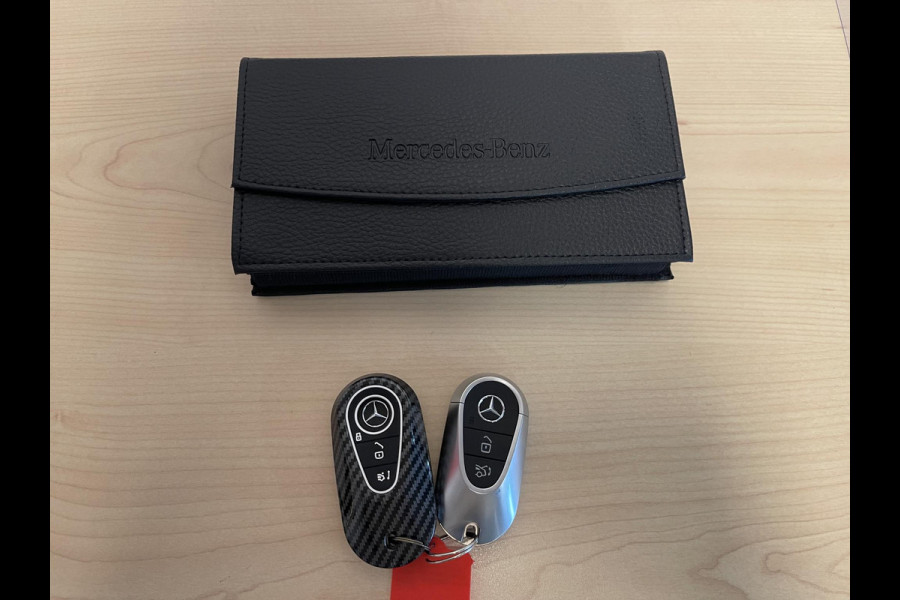 Mercedes-Benz C-Klasse Estate 300 e Star Edition AMG Line 18"/Panoramadak/Trekhaak/Stuur + stoelverwarming/Adaptieve cruise/Dodehoek/Sfeerverlichting premium/Elektrische klep/Apple Carplay & Android Auto