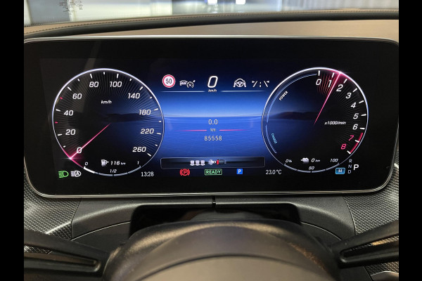 Mercedes-Benz C-Klasse Estate 300 e AMG Line C63 Diffuser/18"/Panoramadak/Laser LED/Trekhaak/Stoelverwarming + memory l + r/Adaptieve cruise/Sfeerverlichting premium/Elektrische klep/Apple Carplay & Android Auto