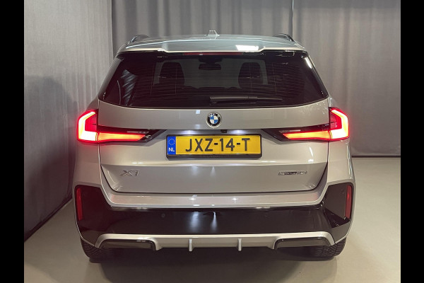 BMW X1 sDrive18i M Sport Shadow Line 18"/Sportstoelen/Keyless/Alarm/Adaptief LED/Stoelverwarming/Camera/Elektrisch klep