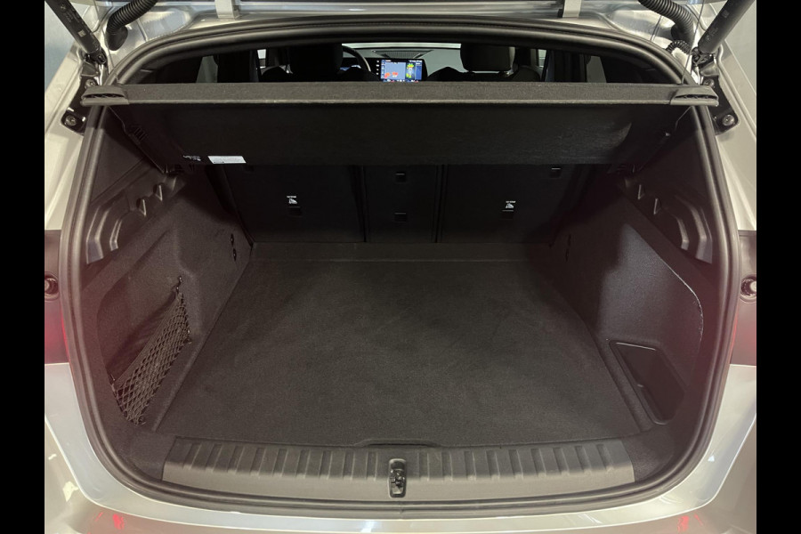BMW X1 sDrive18i M Sport Shadow Line 18"/Sportstoelen/Keyless/Alarm/Adaptief LED/Stoelverwarming/Camera/Elektrisch klep