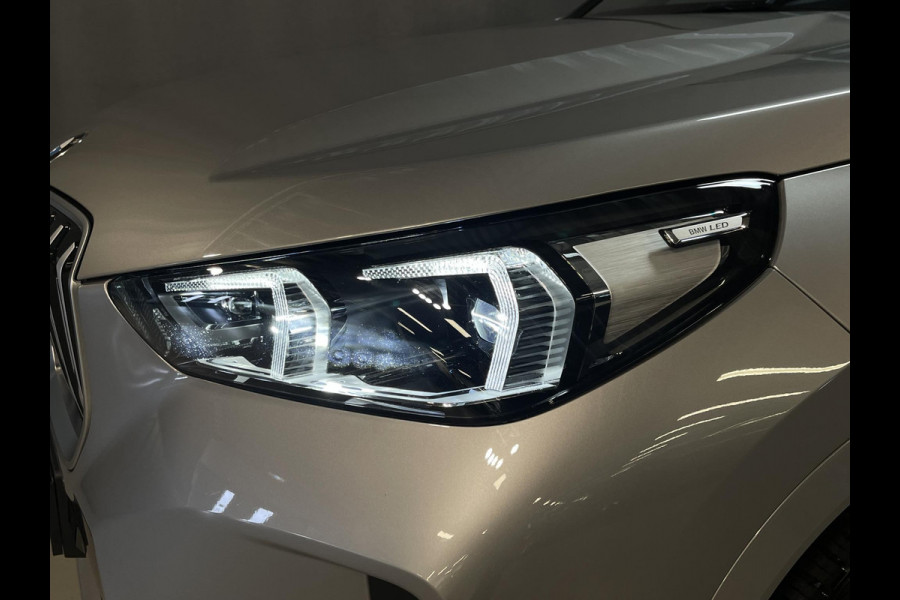 BMW X1 sDrive18i M Sport Shadow Line 18"/Sportstoelen/Keyless/Alarm/Adaptief LED/Stoelverwarming/Camera/Elektrisch klep